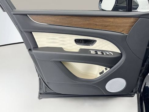 New 2026 Bentley Bentayga AWD/4WD image 23