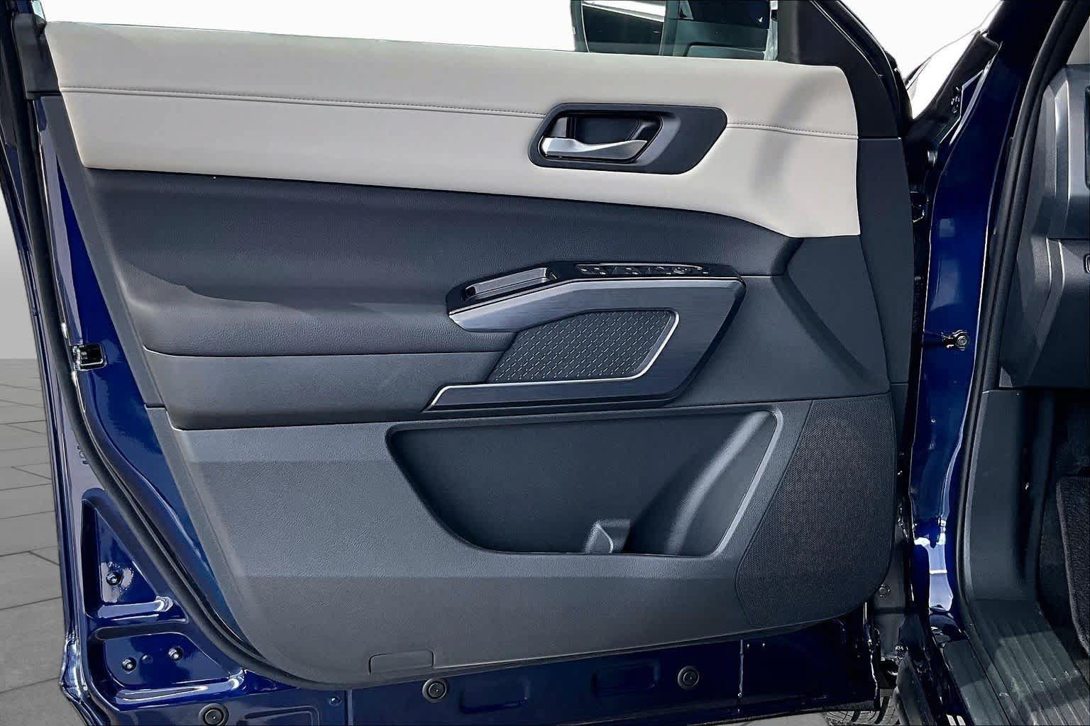 New 2026 Nissan Pathfinder SL FWD image 10