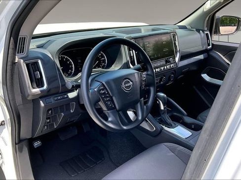 Used 2025 Nissan Frontier SV RWD image 18