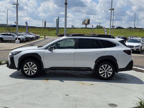 Used 2025 Subaru Outback Premium image 6