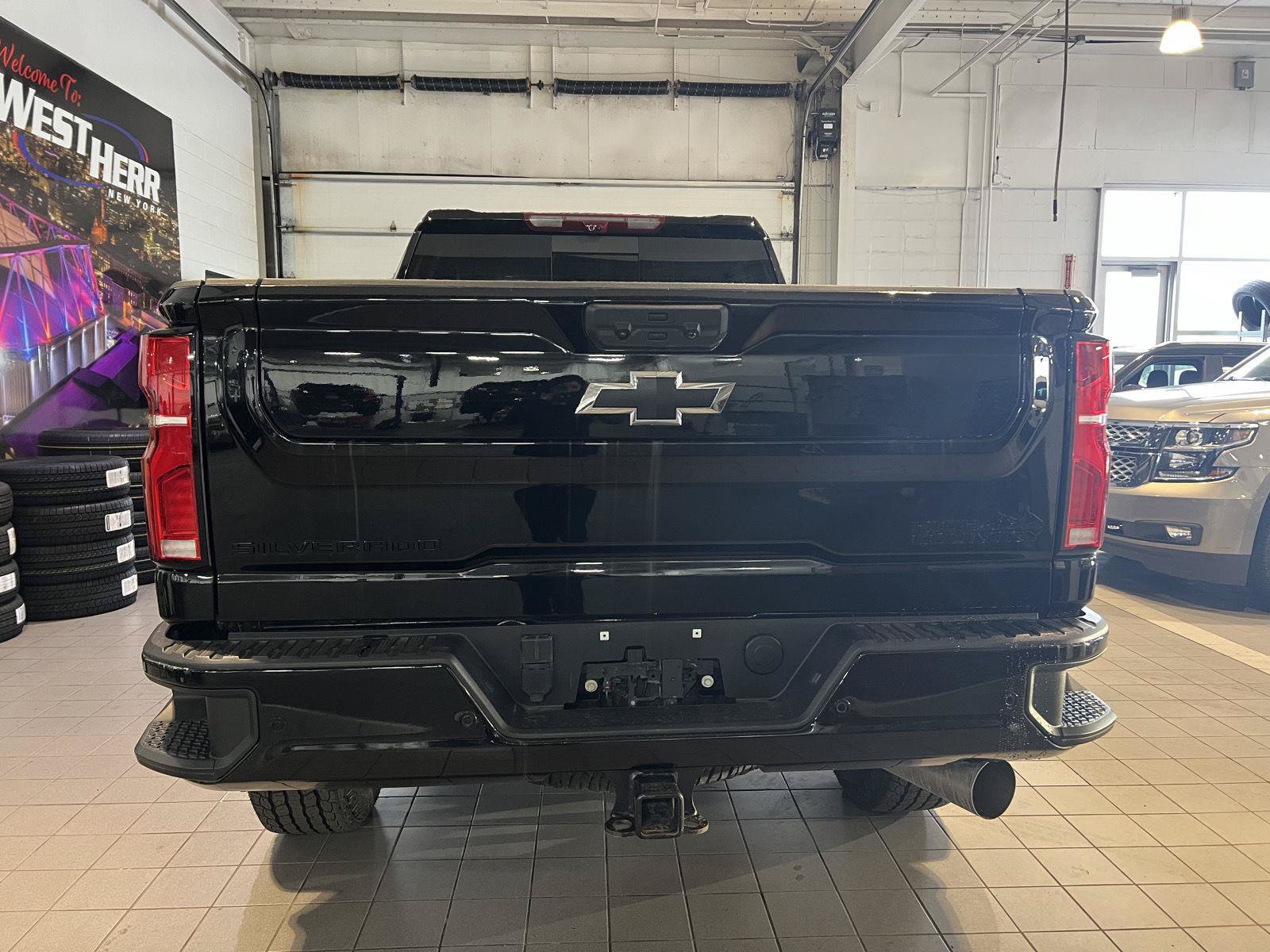 Used 2026 Chevrolet Silverado 2500 High Country w/ Midnight Edition AWD/4WD image 6