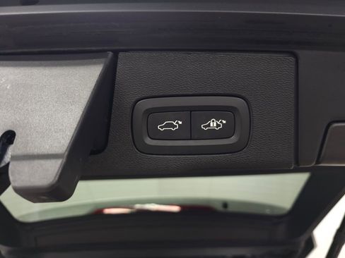 Certified 2024 Volvo XC60 B5 Plus w/ Climate Package AWD/4WD image 9
