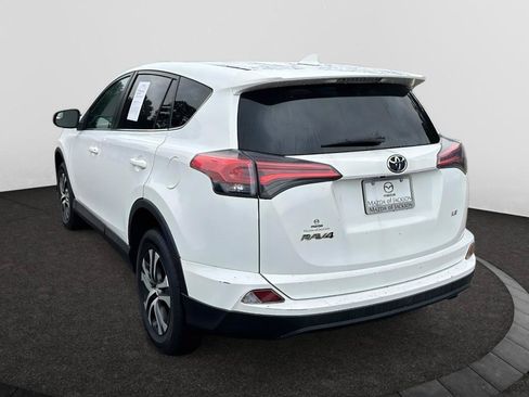Used 2018 Toyota RAV4 LE FWD image 3