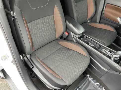 Certified 2023 Nissan Kicks SR image 10