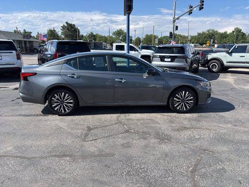 Used 2025 Nissan Altima 2.5 SV FWD image 5