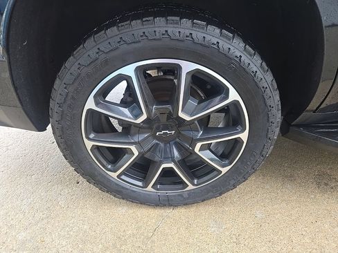 Used 2021 Chevrolet Tahoe RST w/ Luxury Package AWD/4WD image 24