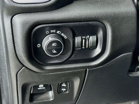 Used 2024 RAM 1500 Laramie AWD/4WD image 12