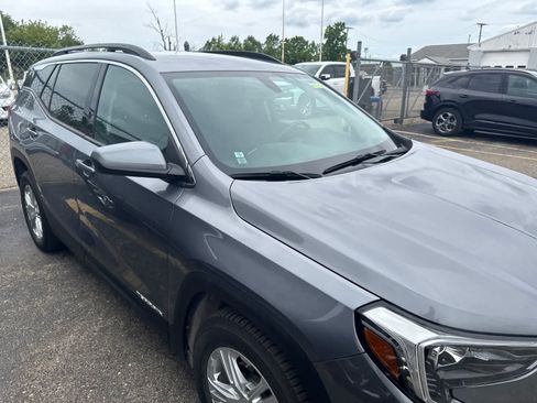 Used 2019 GMC Terrain SLE w/ Driver Convenience Package FWD image 8