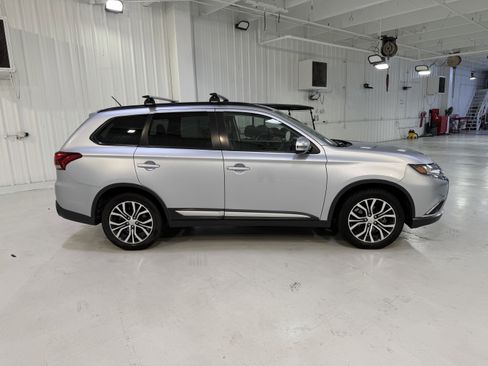 Used 2016 Mitsubishi Outlander SEL image 6