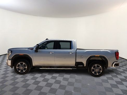Used 2025 GMC Sierra 2500 SLE AWD/4WD image 2