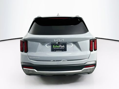 Used 2024 Kia Sorento EX w/ Panoramic Sunroof Package FWD image 7