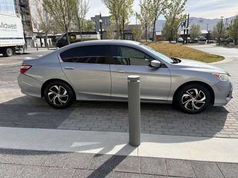 Used 2017 Honda Accord LX image 7