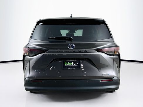 Used 2024 Toyota Sienna XLE FWD image 7