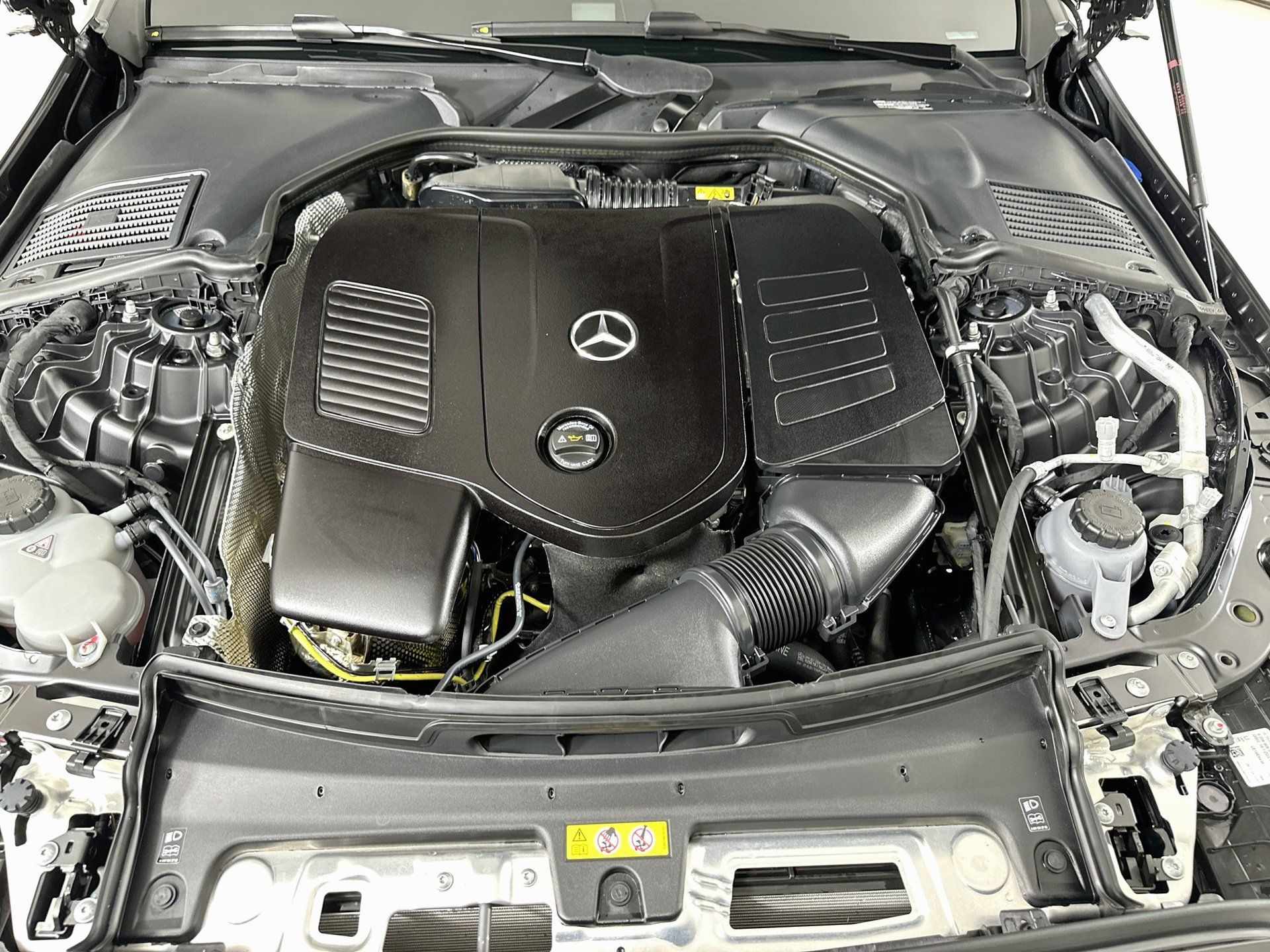 Used 2025 Mercedes-Benz C 300 Sedan image 33