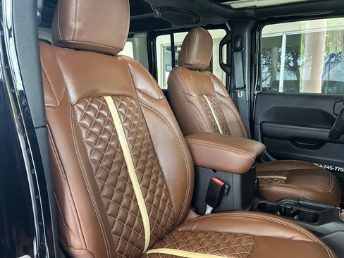 Used 2021 Jeep Wrangler Unlimited Rubicon AWD/4WD image 30