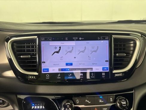 Used 2025 Chrysler Pacifica Select FWD image 5