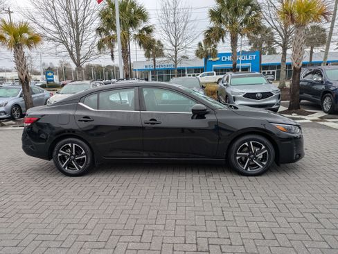 Used 2024 Nissan Sentra SV image 3