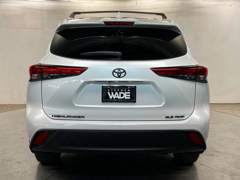 Used 2023 Toyota Highlander XLE AWD/4WD image 5