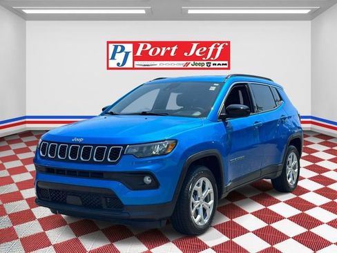 Used 2024 Jeep Compass Latitude AWD/4WD image 1