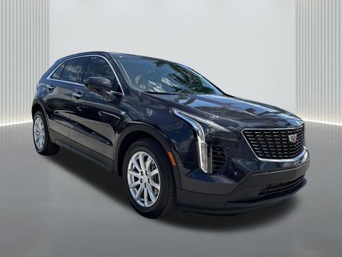 Used 2023 Cadillac XT4 Luxury w/ Driver Awareness Package FWD image 3