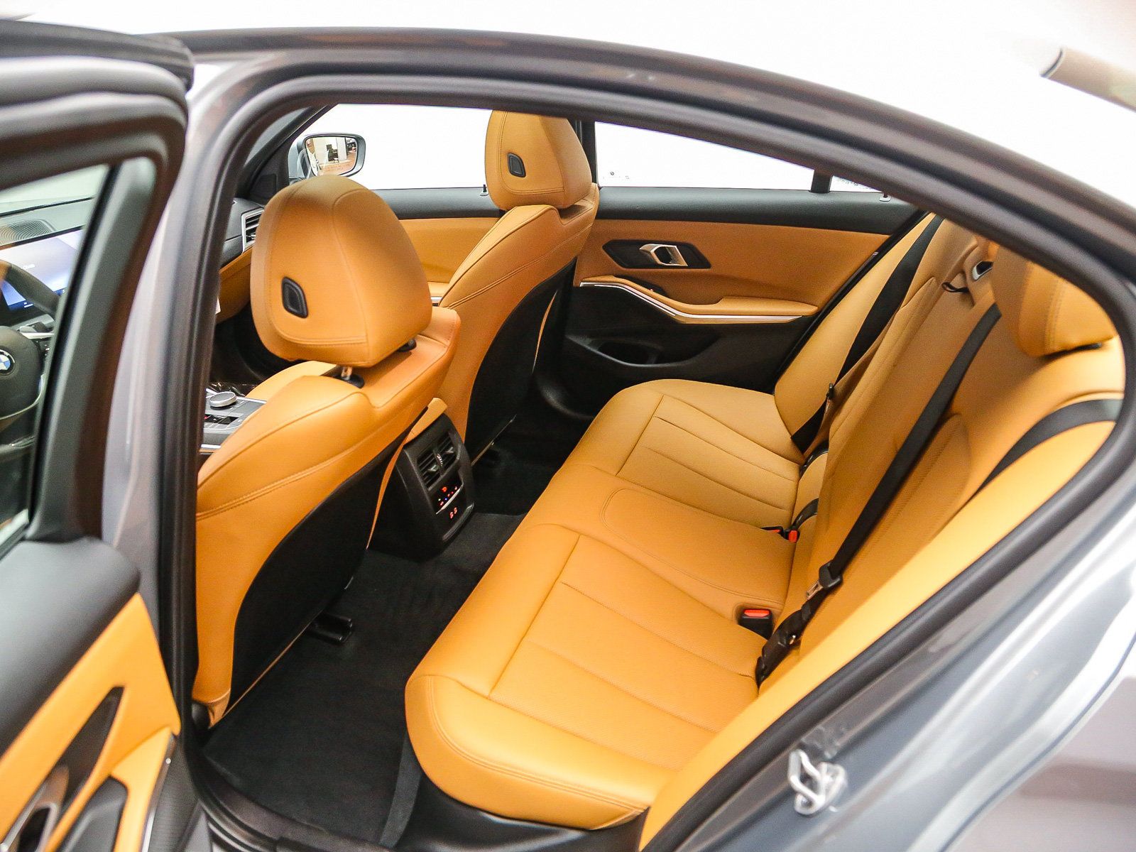 Used 2026 BMW 330i Sedan w/ Convenience Package RWD image 20
