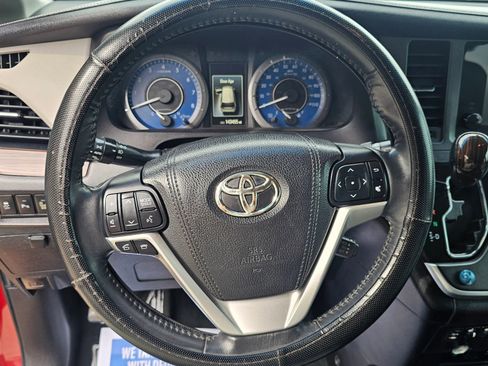 Used 2015 Toyota Sienna Limited Premium FWD image 14