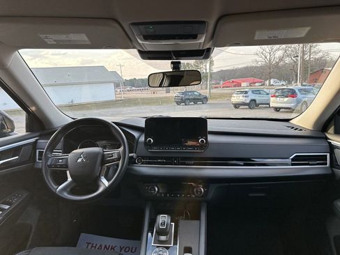 Used 2024 Mitsubishi Outlander SE image 9