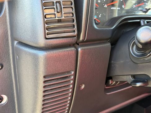 Used 2003 Jeep Wrangler X image 15