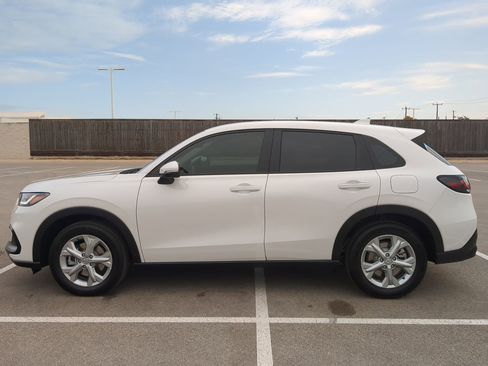 Certified 2025 Honda HR-V LX image 3