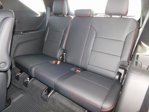 New 2026 Chevrolet Traverse RS w/ LPO, Floor Liner Package FWD image 36