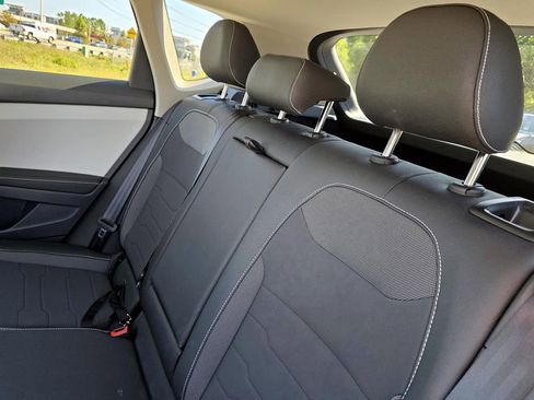 New 2025 Volkswagen Taos SE w/ Panoramic Sunroof Package image 25