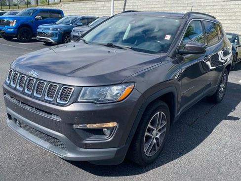 Used 2020 Jeep Compass Latitude FWD image 2
