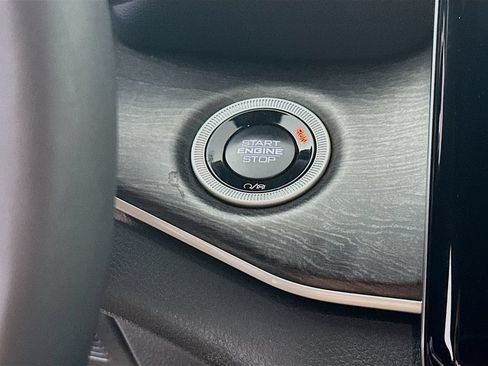 Certified 2025 Jeep Grand Cherokee Limited w/ Luxury Tech Group II AWD/4WD image 24