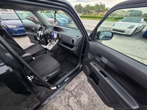 Used 2009 Scion xB FWD image 21