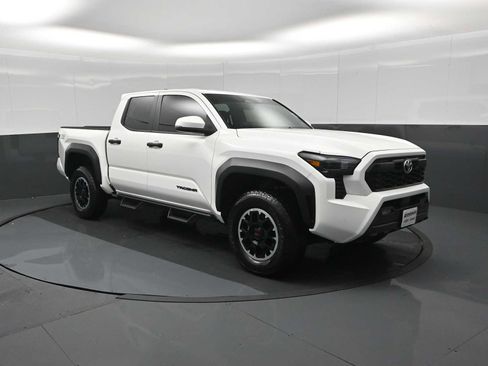 Used 2024 Toyota Tacoma TRD Off-Road w/ TRD Off Road Upgrade Package AWD/4WD image 2