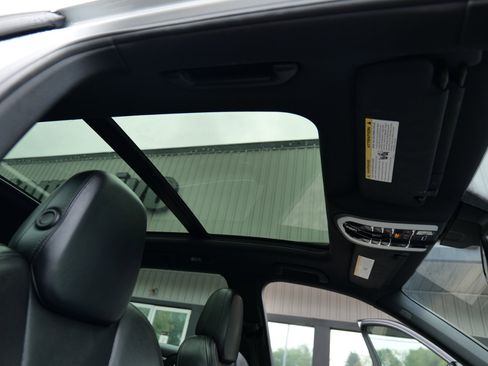 Used 2016 Porsche Cayenne image 41