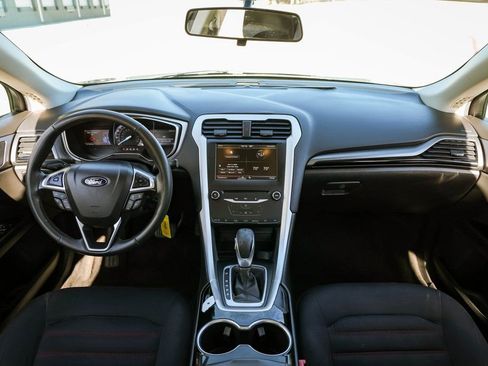 Used 2015 Ford Fusion SE image 29