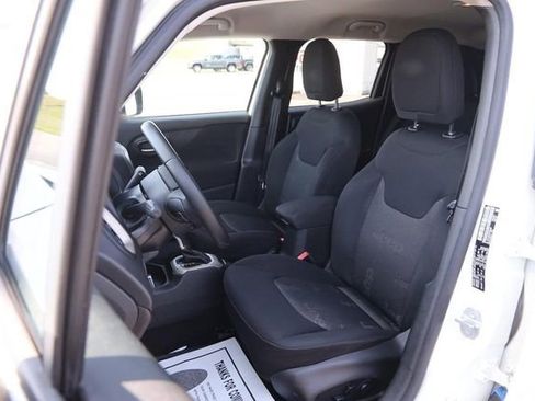 Used 2015 Jeep Renegade Latitude w/ Popular Equipment Group image 8