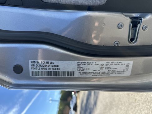 Used 2024 Jeep Compass Latitude image 31