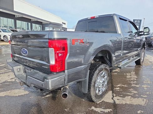 Used 2017 Ford F250 XLT w/ XLT Premium Package image 5