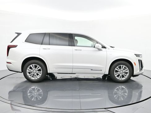 New 2025 Cadillac XT6 Luxury image 6