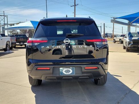 Used 2025 Nissan Pathfinder SV FWD image 4