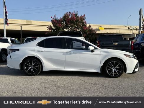 Used 2023 Toyota Camry SE FWD image 5