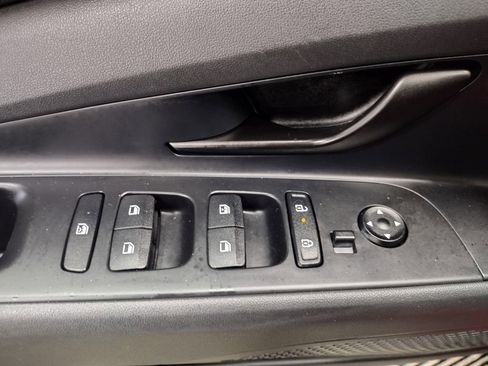 Certified 2025 Hyundai Elantra Sport image 18