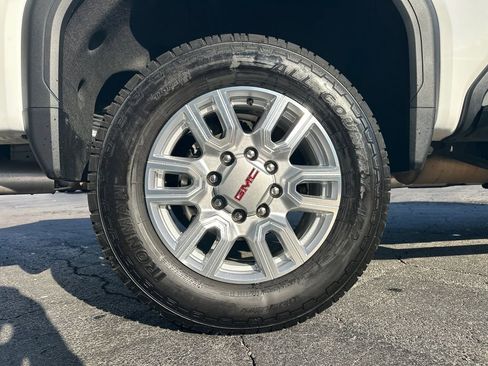 Used 2024 GMC Sierra 2500 SLT w/ SLT Premium Package image 18