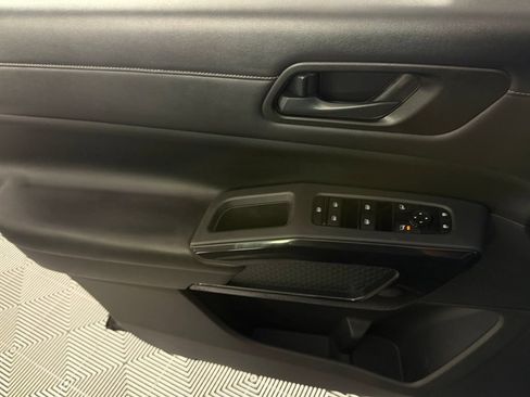 Used 2024 Nissan Pathfinder SV w/ Black Appearance Package FWD image 23