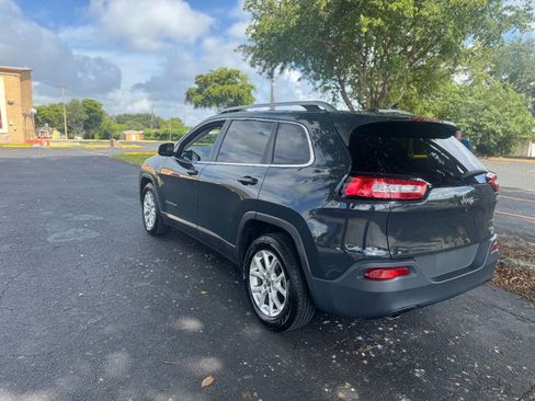 Used 2018 Jeep Cherokee Latitude Plus image 4