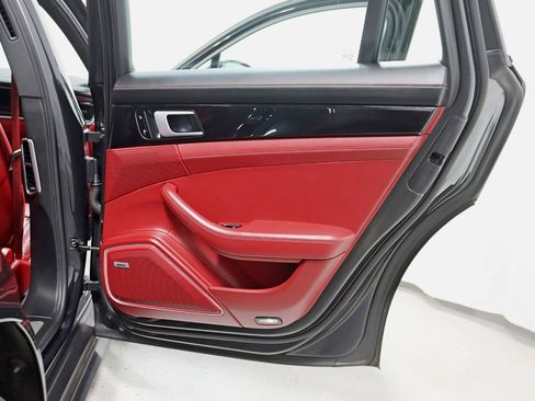 Used 2018 Porsche Panamera 4S w/ Premium Package Plus image 36