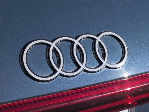 Used 2024 Audi Q8 e-tron Prestige image 12