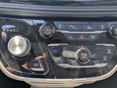 Used 2021 Chrysler Pacifica Touring-L AWD/4WD image 13